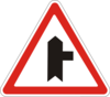 Знак 1.23.1 Прилягання другорядної дороги