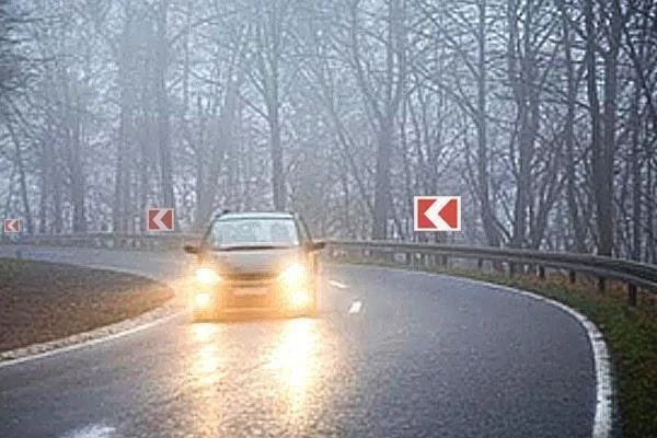 Ілюстрація до питання: Чи дозволено Вам виконати розворот одразу після проїзду зустрічного автомобіля в наведеній ситуації?