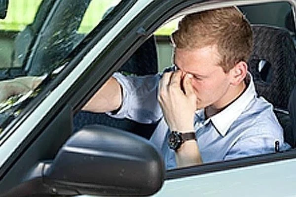 Ілюстрація до питання: Сідаючи в автомобіль, Ви раптом відчули запаморочення та сильну втому. Дорога до місця призначення займе не більше 10…